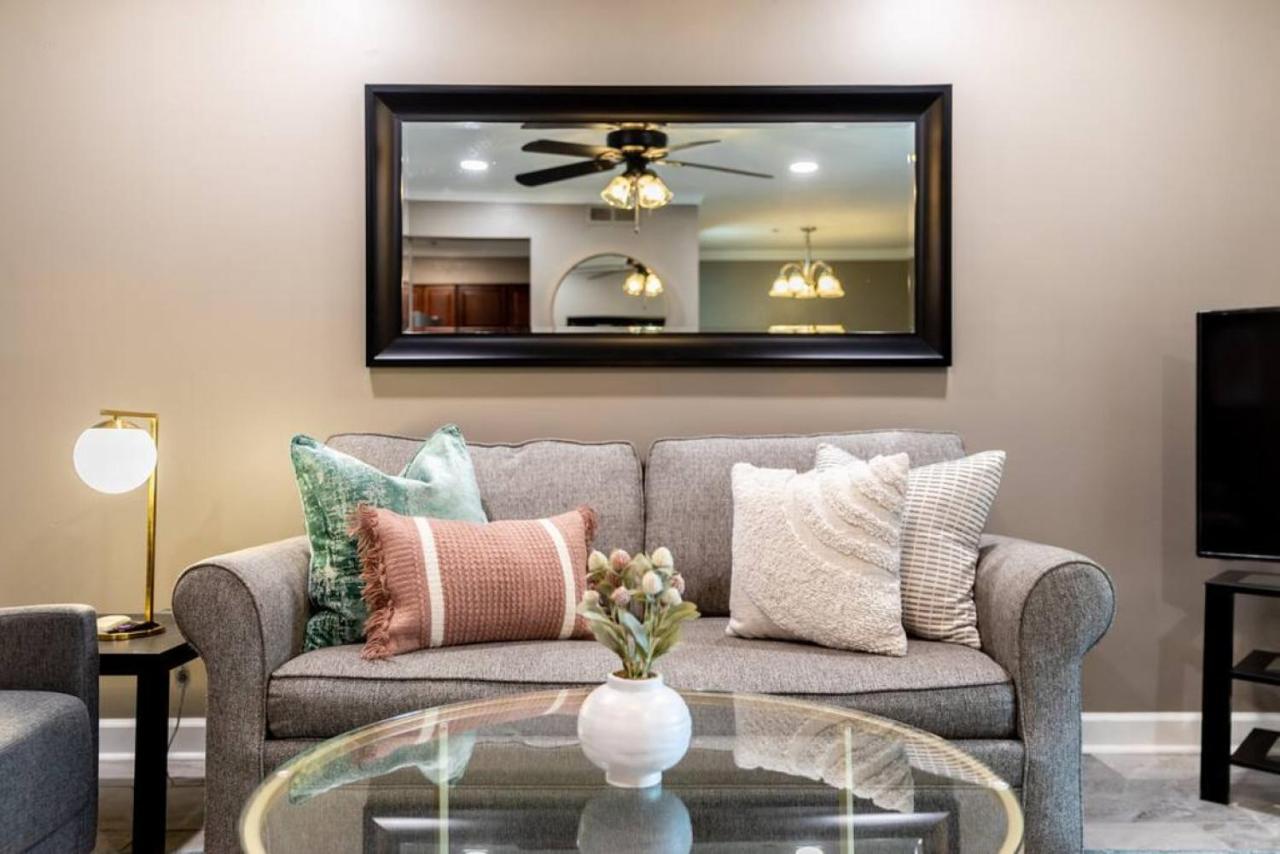 Downtown Condo, Walk To Broadway With Free Parking Apartment *