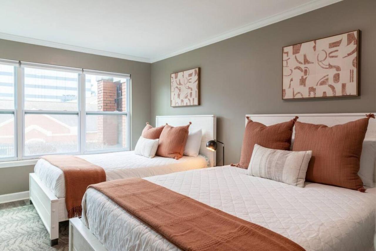 Downtown Condo, Walk To Broadway With Free Parking Apartment Nashville